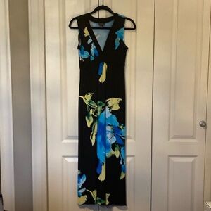 EUC En Focus Studio sleeveless floral maxi dress. Size 6.